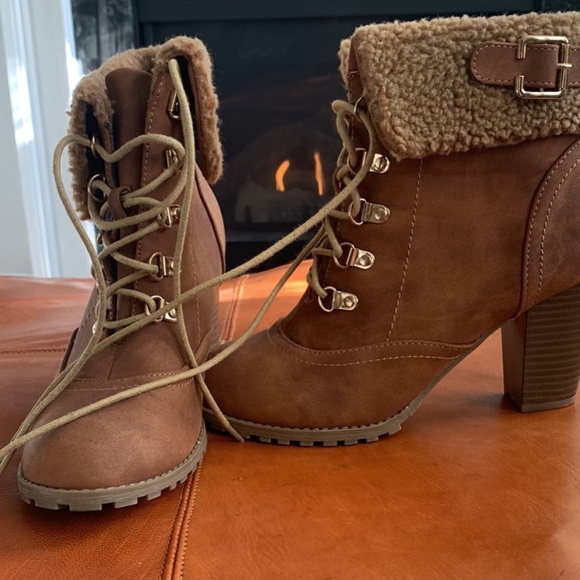 Women’s boots - Picture 1 of 5